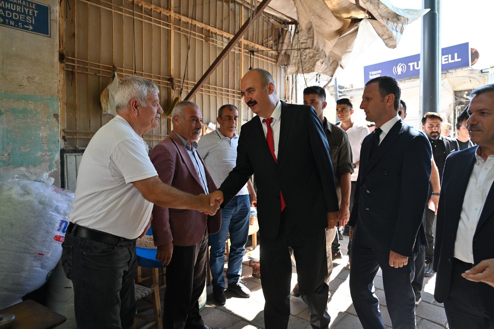 Vali Ekrem Canalp, Kozluk İlçe Esnafını Ziyaret Etti