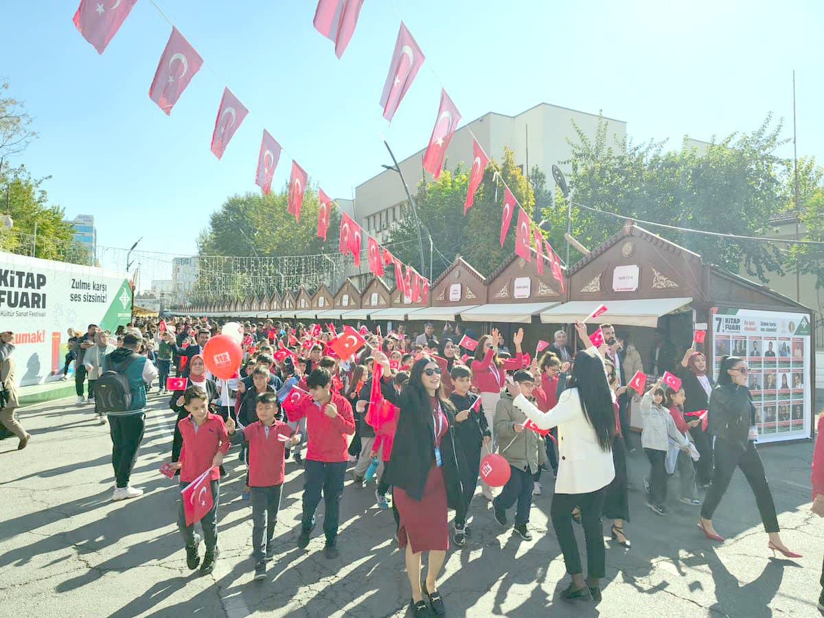 Kozluklu Öğrenciler Kitap Fuarı’nda kitaplarla buluştu