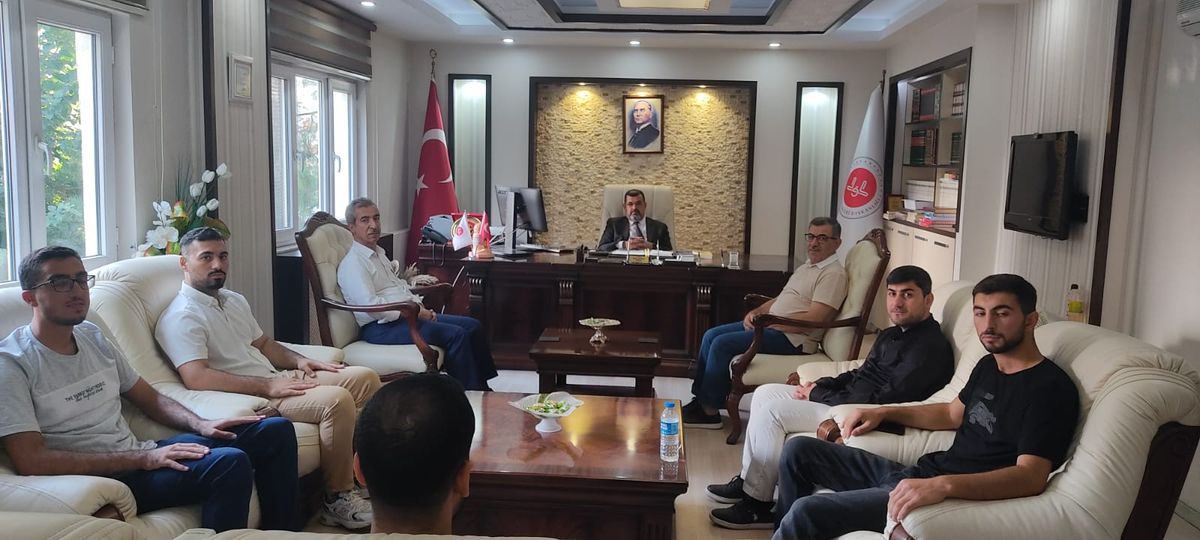 Üniversite öğrencileri Camiler ve Din Görevlileri münasebetiyle İl Müftüsü Ahmet Durmuş’u ziyaret ettiler