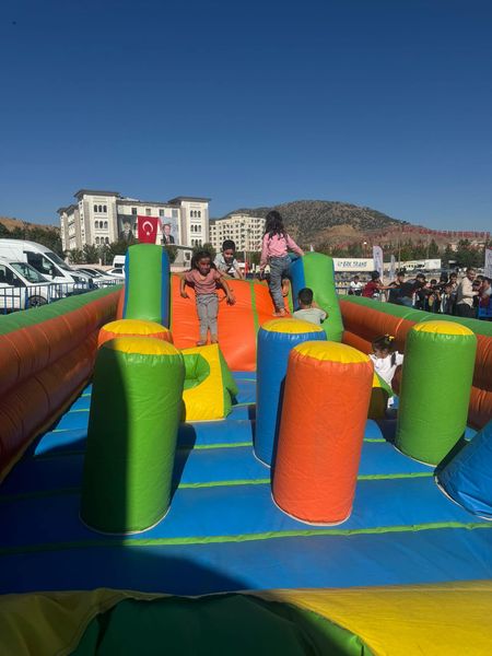 ÇOCUKLARIMIZ ŞİŞME OYUN PARKI İLE DOYASIYA EĞLENDİ