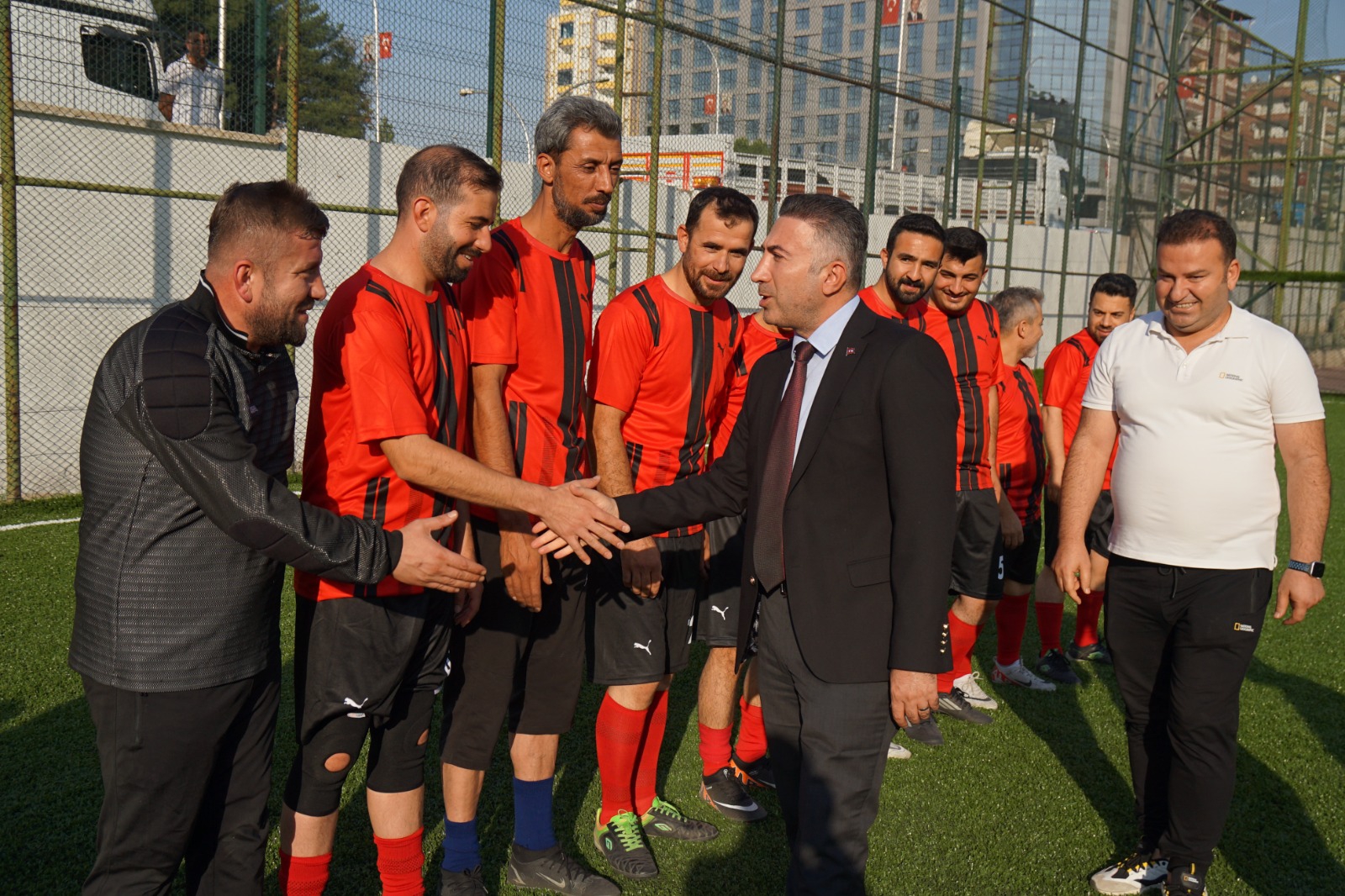 Futbol Turnuvasının başlama vuruşunu Rektör Demir yaptı