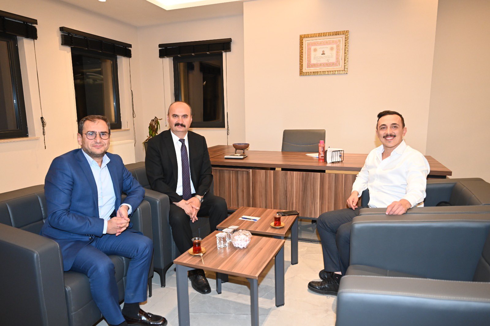 Vali Canalp, Petrolspor yönetimi ile bir araya geldi