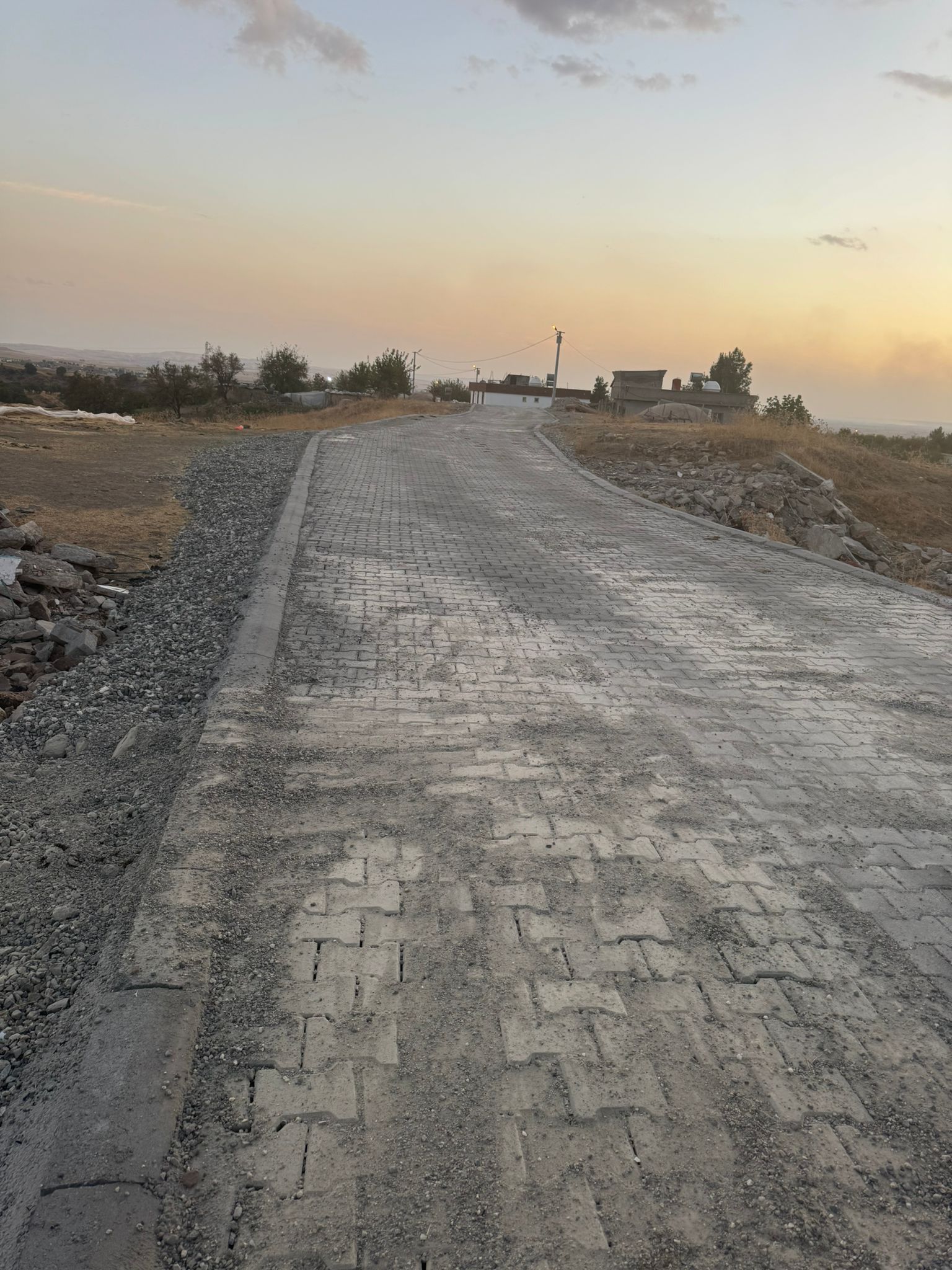 1000 Metrekare kilitli parke taşı köy halkının hizmetine sunuldu