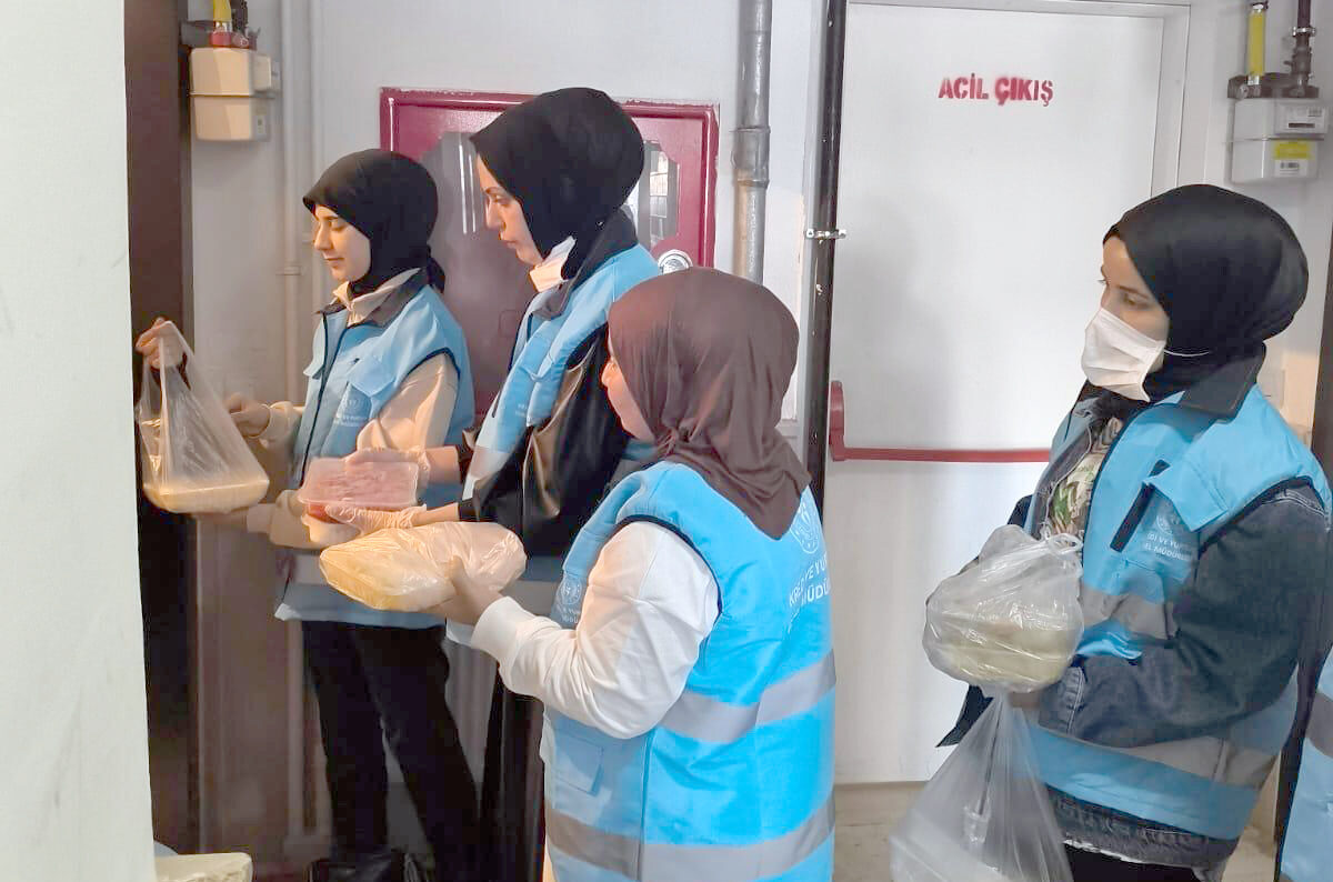 ‘Artan yemekler israf değil, ihtiyaç sahiplerine aş oluyor’