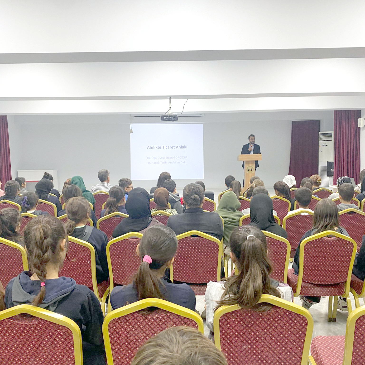 Akademisyenler Lise öğrencileri ile buluştu