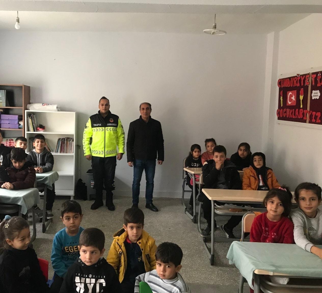 Jandarma Trafik Timinden Örmegöze İlkokulu Öğrencilerine Trafik Eğitimi