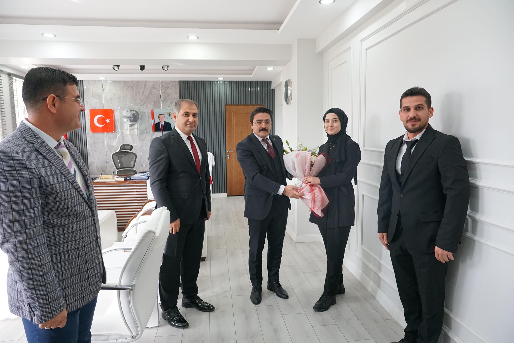 Beşiri Kaymakamı Yılmaz’a Öğretmenlerden anlamlı ziyaret