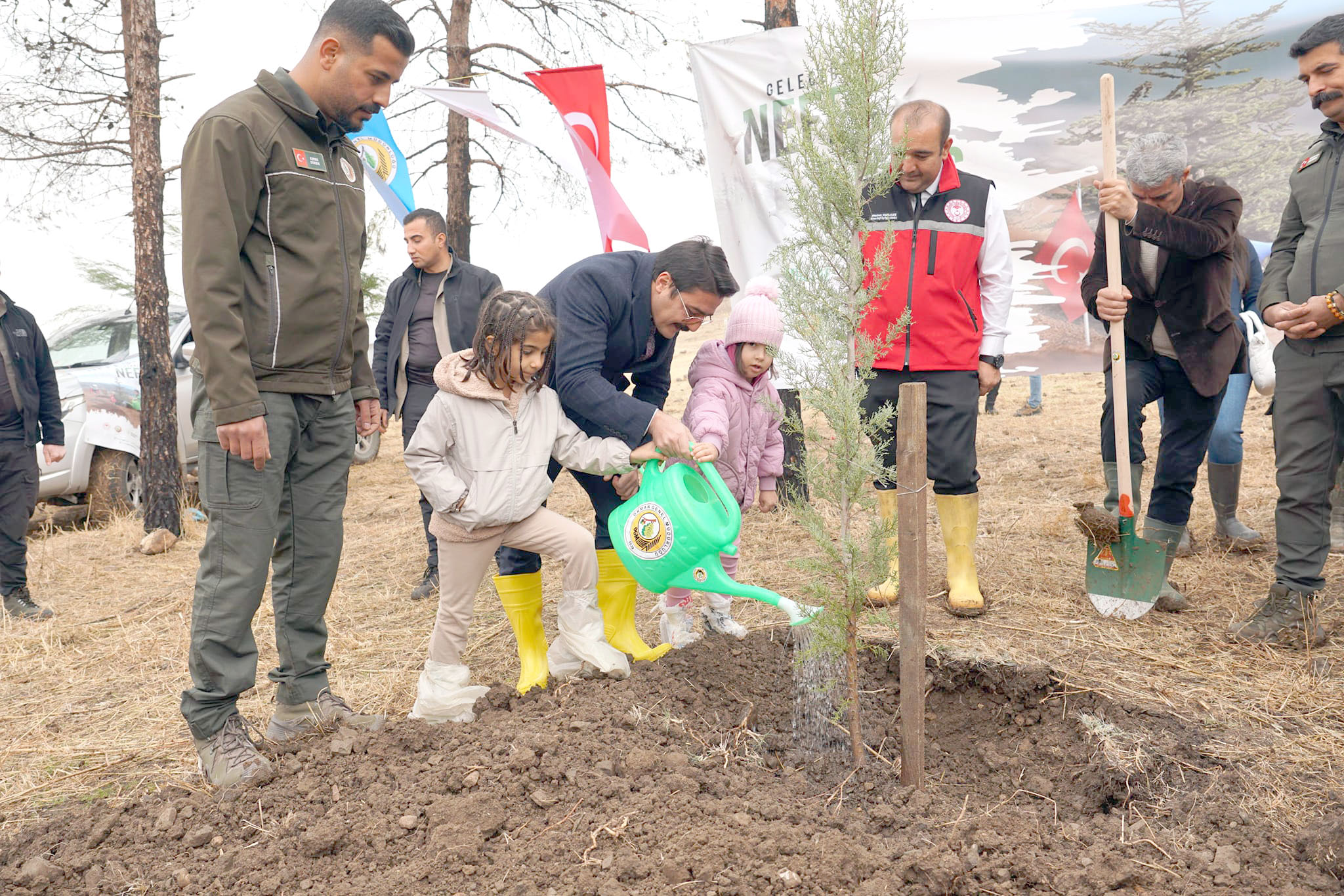 Beşiri’de fidanlar toprakla buluştu