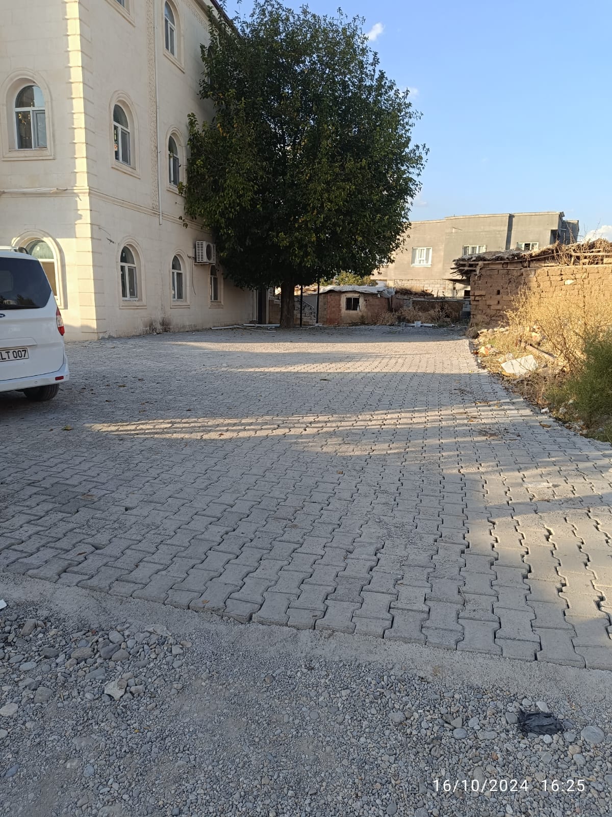 Çayönü Köyü Dilimli mezrasında kilitli parke taşı çalışması tamamlandı