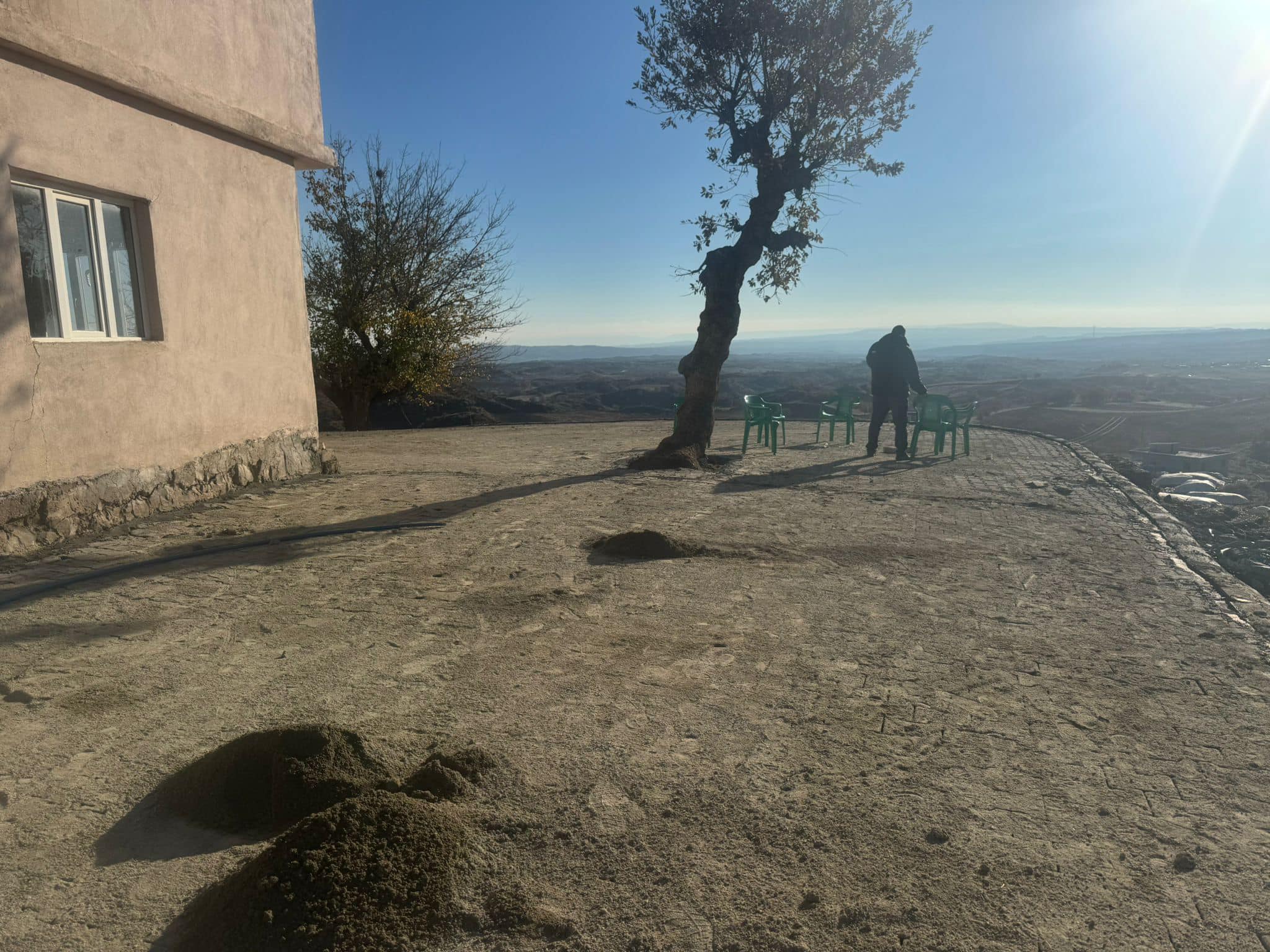 Danagözü Köyü Taşoluk Mezrasına kilitli parke taşı döşendi