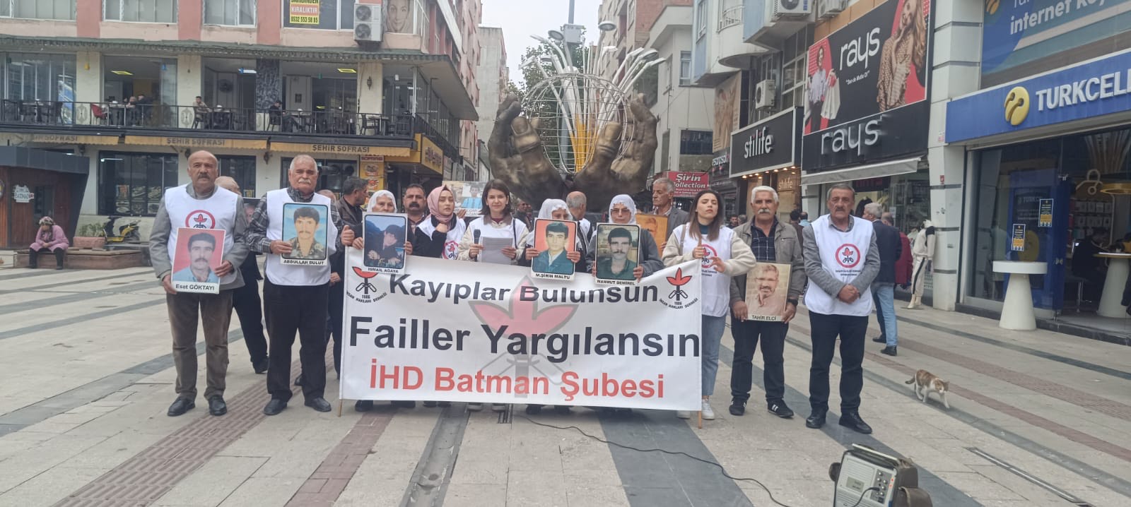 Kayıp yakınları Efeoğlu’nun akıbetini sordu