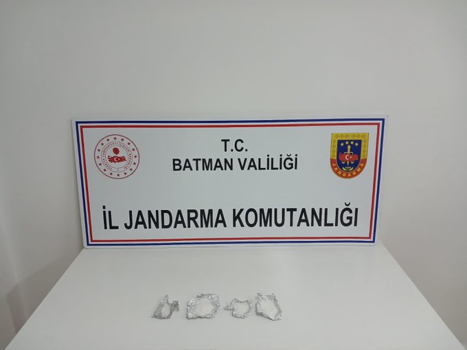 Batman’da 27 Yıl Hapis Cezası Bulunan Firari Uyuşturucu Maddelerle Yakalandı