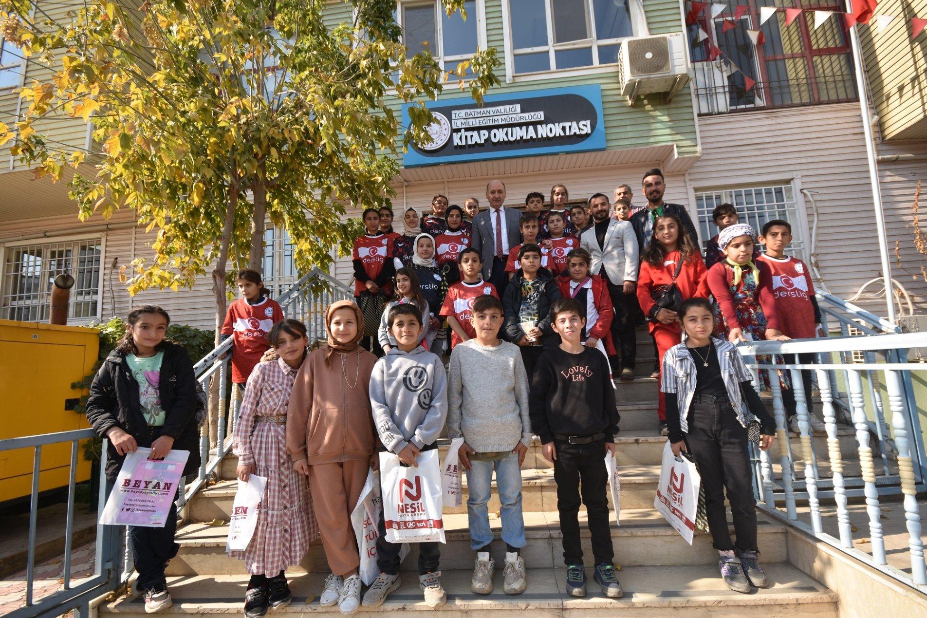 Müdür Kurtaran öğrencilerle kitap okuma etkinliğinde buluştu