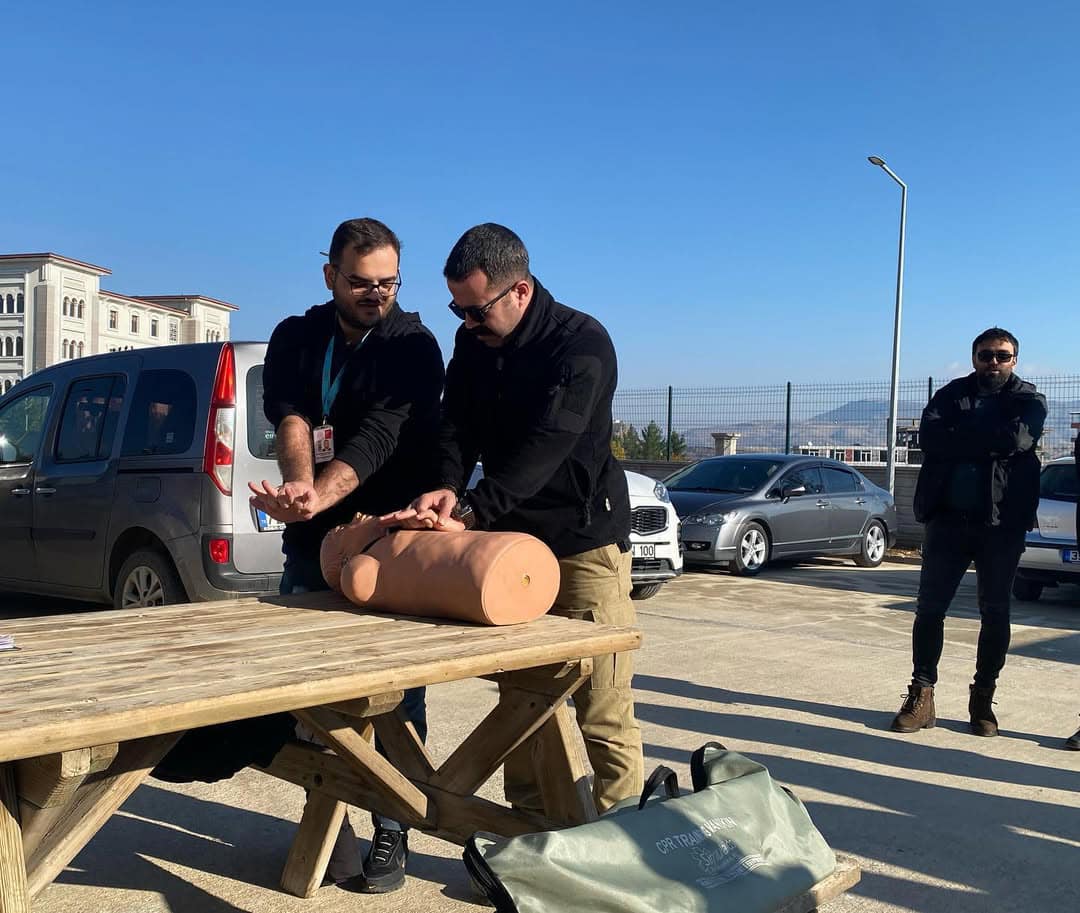 Emniyet personeline acil ilk yardım eğitimi verildi