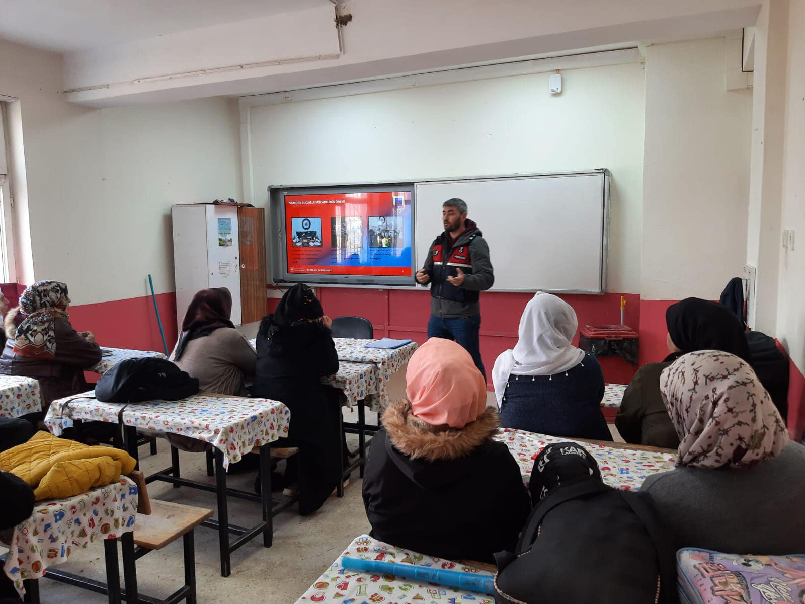 Kozluk’ta “En İyi Narkotik Polisi; Anne” Projesi Kapsamında Eğitim Semineri Düzenlendi