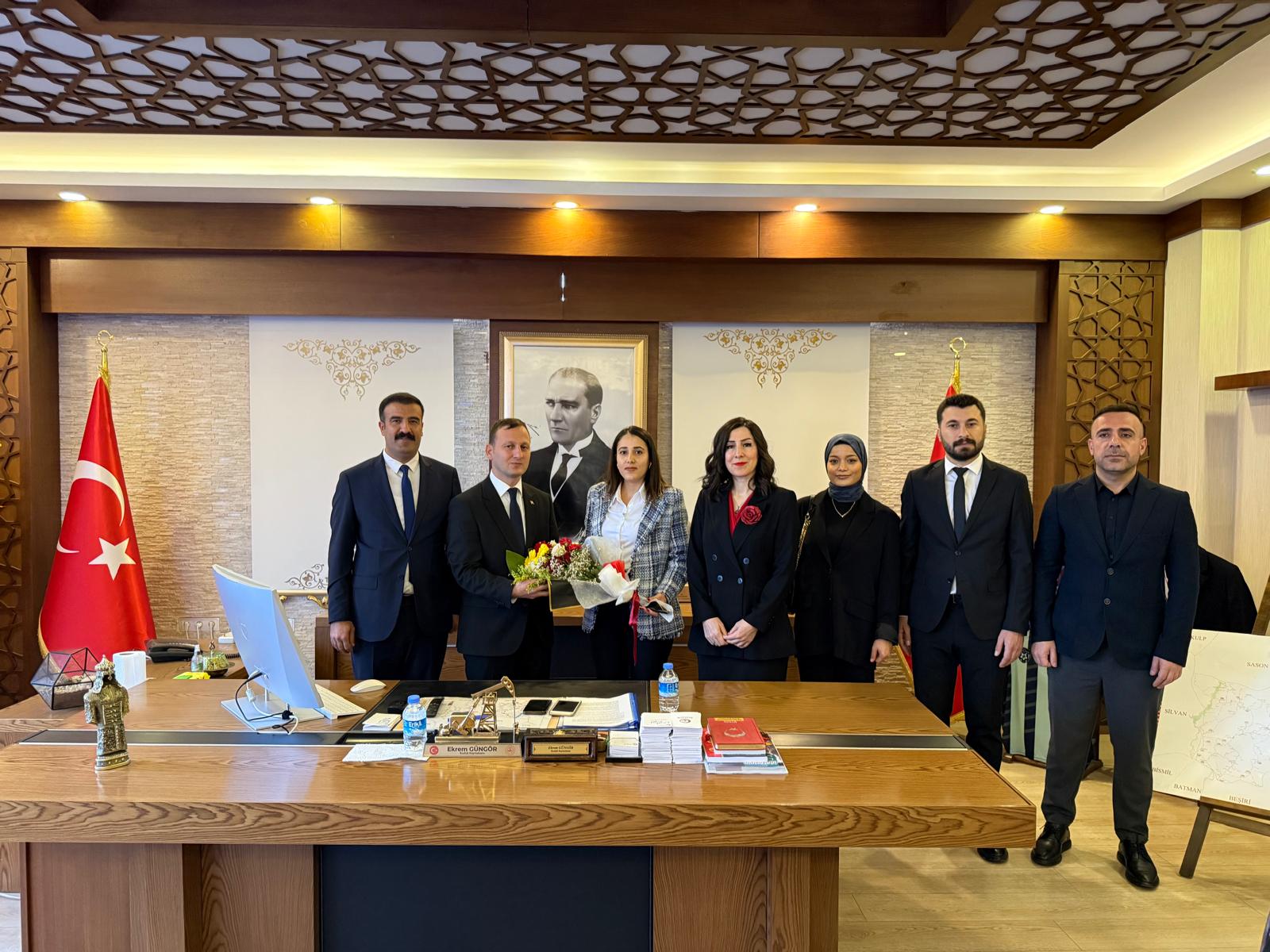 Kozluk Kaymakamı Güngör’e Öğretmenler Günü ziyareti