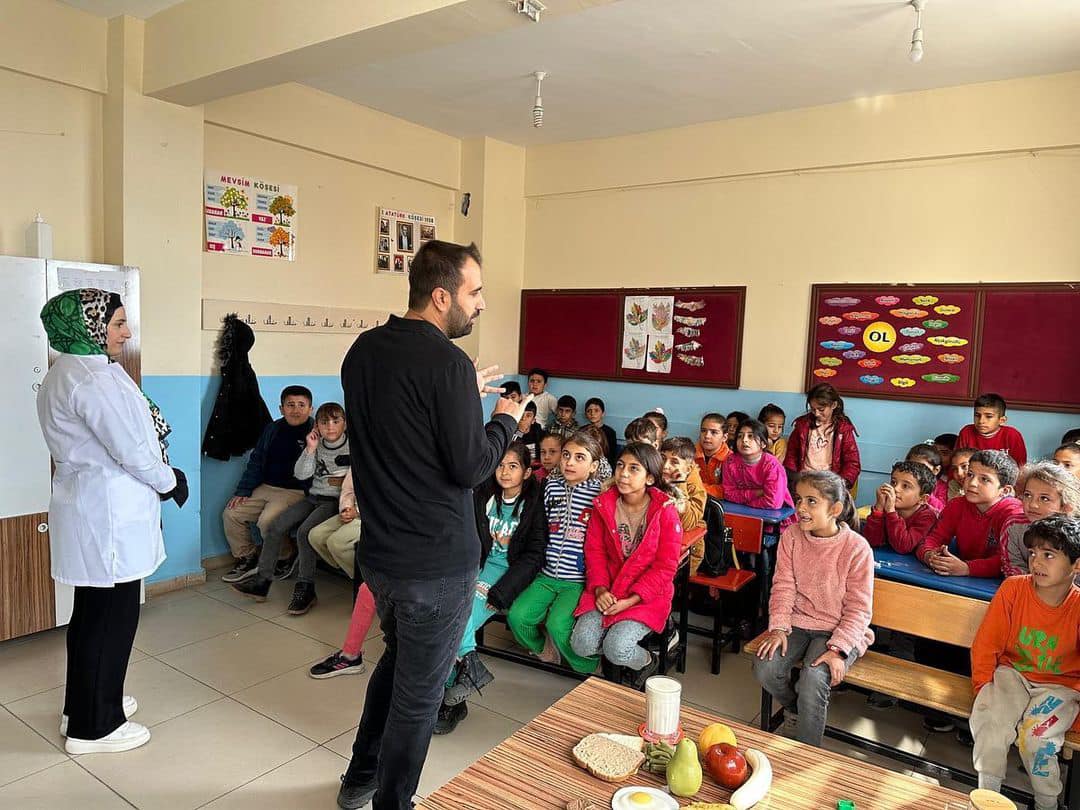 Öğrencilere sağlık eğitimleri verildi