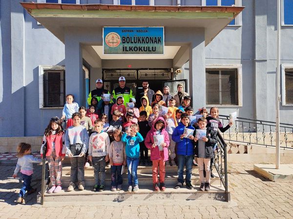 Temel trafik eğitimleri devam ediyor