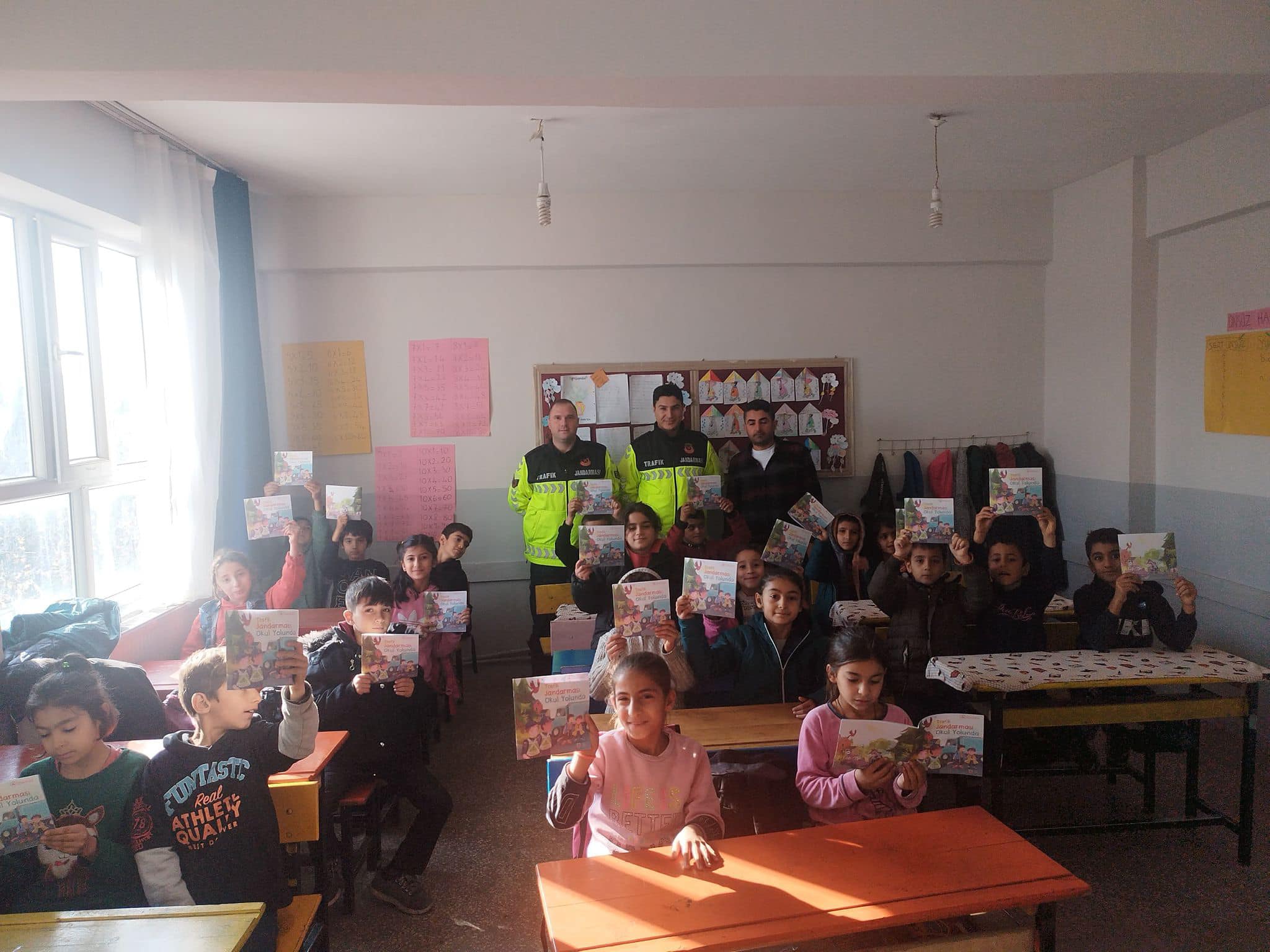 Kozluk’ta Temel Trafik Eğitimleri Sürüyor