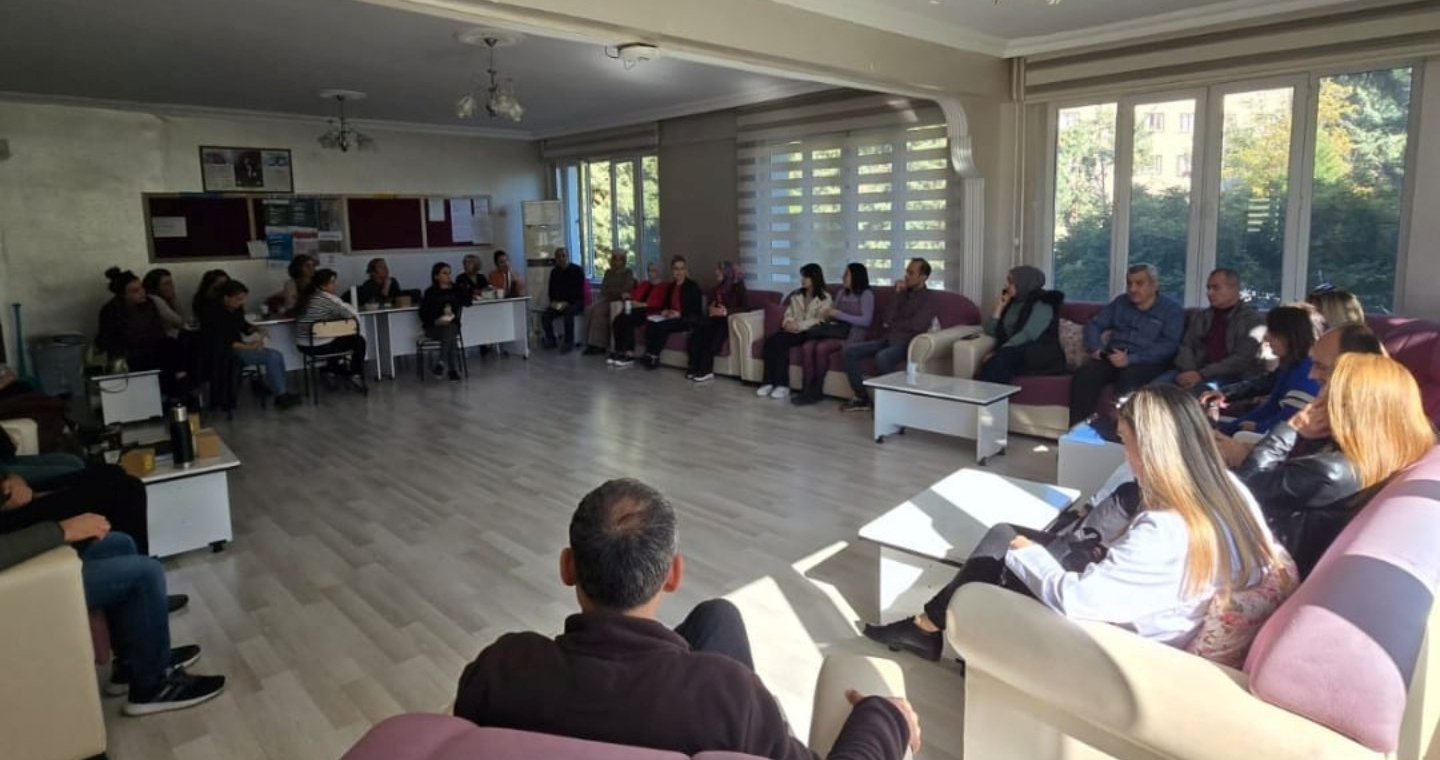 Kültür İlkokulu öğretmenlerine diyabet eğitimi verildi