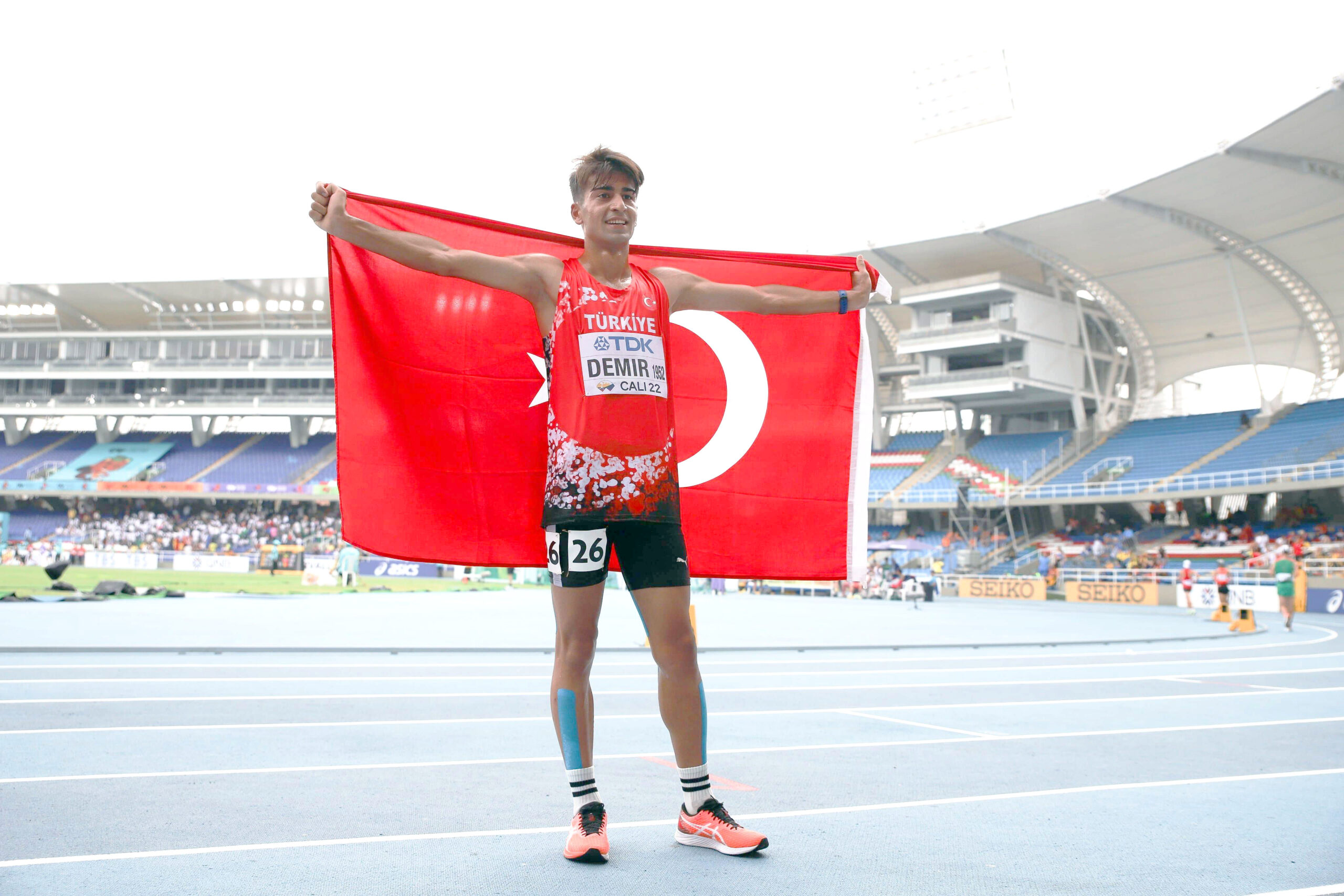 Dünya şampiyonu Mazlum, Enkaspor’a transfer oldu