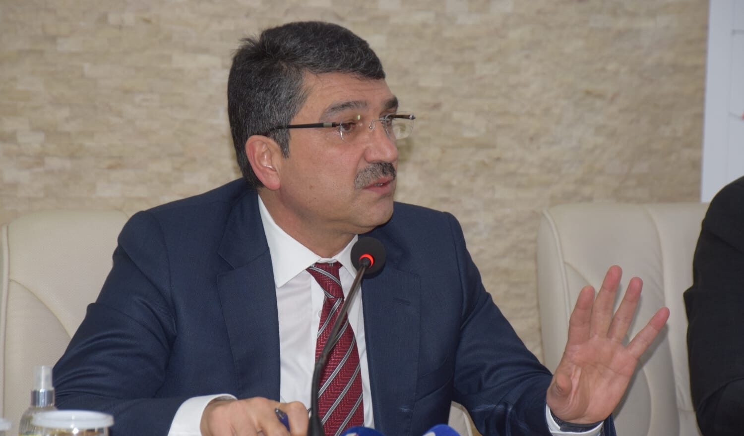 NASIROĞLU : SANAYİ YATIRIMLARIMIZI HIZLANDIRMAK VE BÜYÜTMEK ZORUNDAYIZ