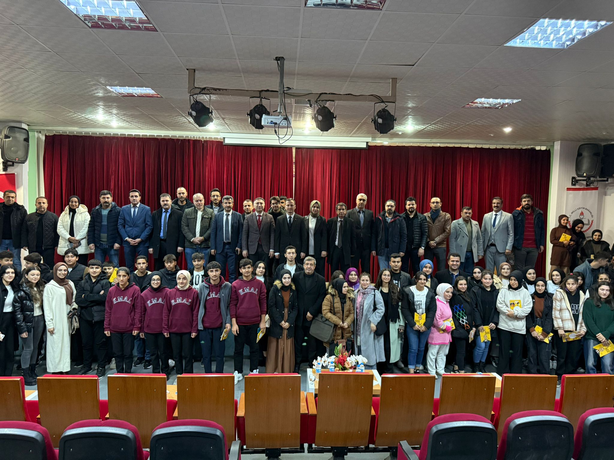 Kozluk’ta “Akademisyen-Öğrenci Buluşmaları” Konferansı Düzenlendi