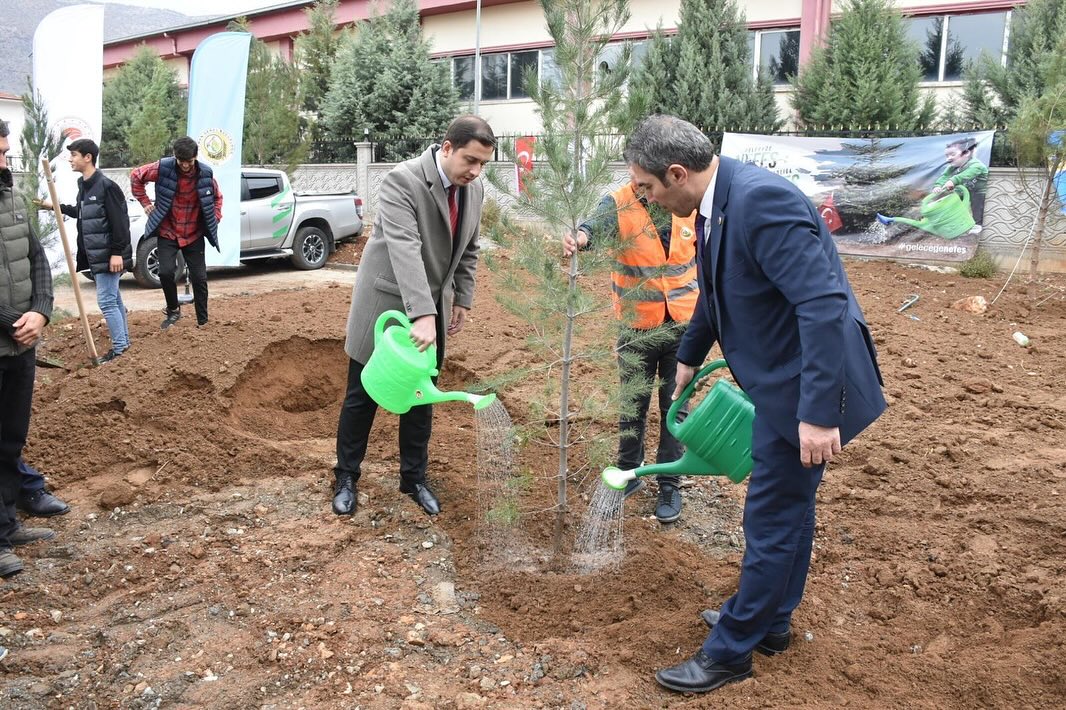 Sason’da ‘Geleceğe Nefes, Dünyaya Nefes’ projesiyle fidanlar toprakla buluştu