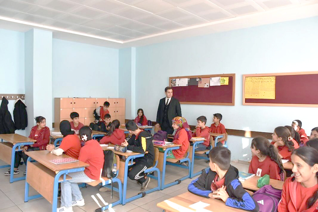 Kaymakam Başar okulları ziyaret etti