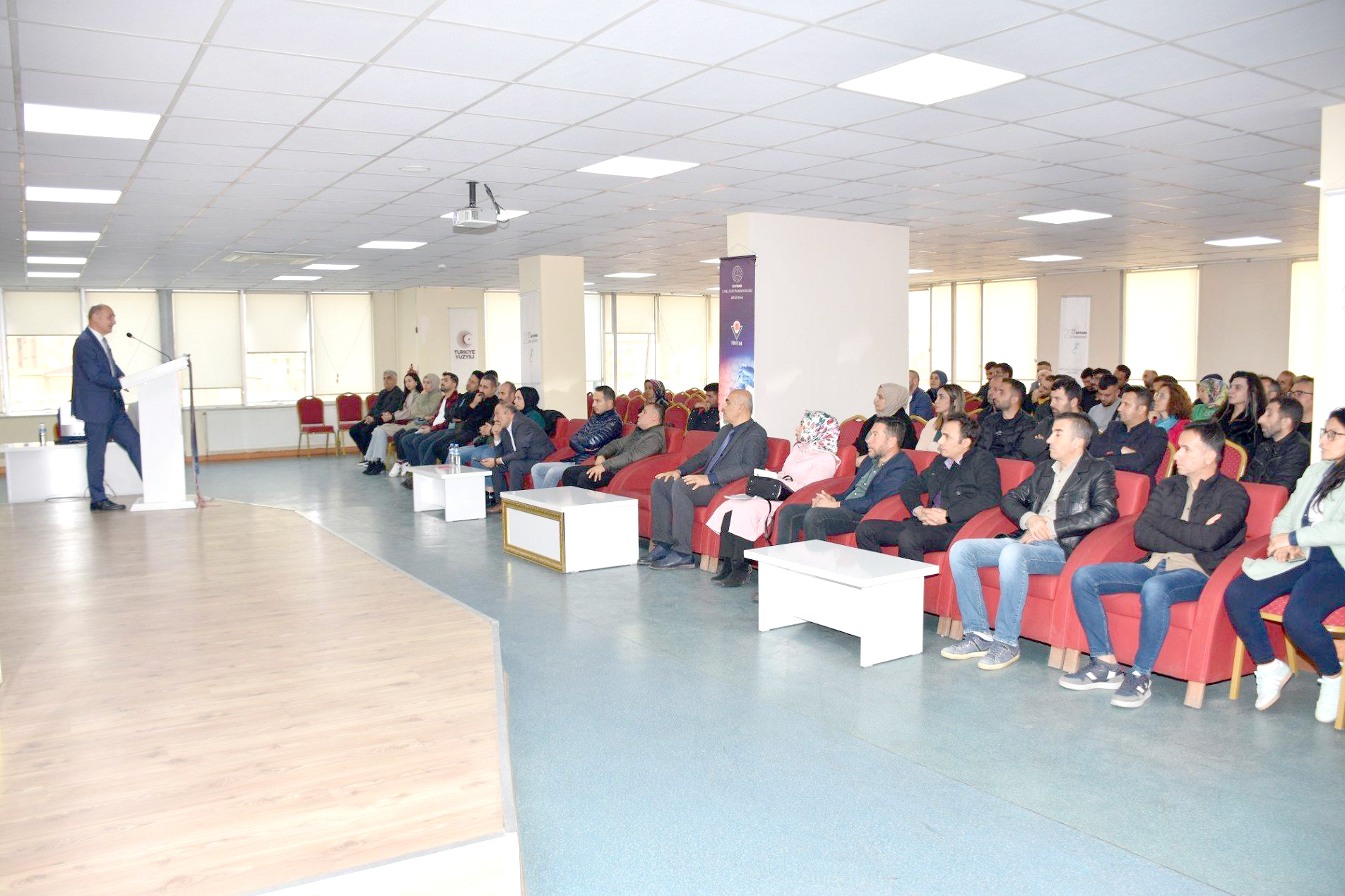 Öğretmenlere TÜBİTAK projeleri eğitimleri gerçekleştirildi