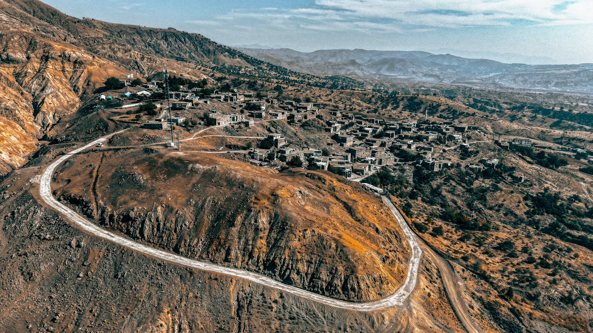 Tuzlagözü Köyünde parke taşı döşeme çalışmaları tamamlandı