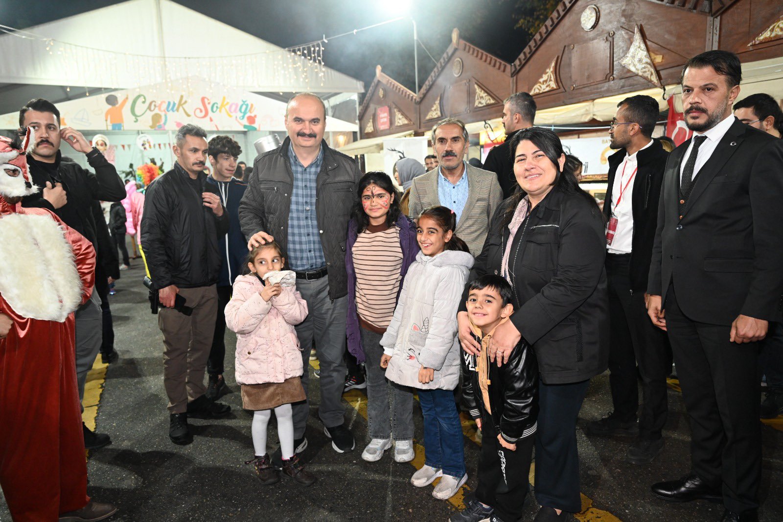 Vali Canalp, Dünya Çocuk Hakları Günü’nde Çocuklarla Buluştu