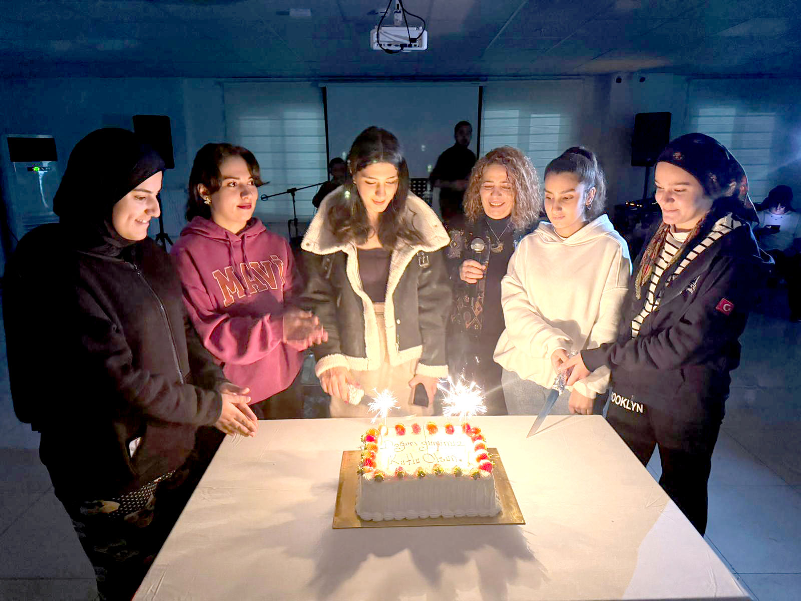 Aralık Ayında Doğan Öğrencilere Sürpriz Kutlama