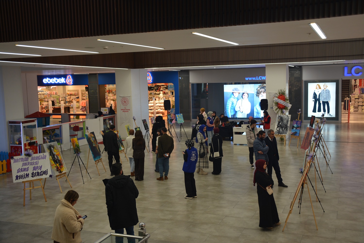 Gençlik Merkezinden anlamlı resim sergisi
