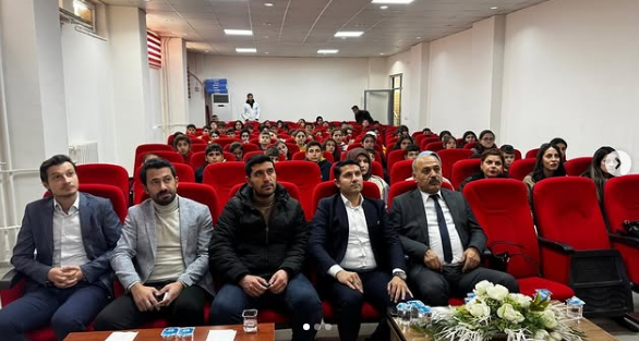 KIZ YATILI BÖLGE OKULUNU ZİYARET ETTİ