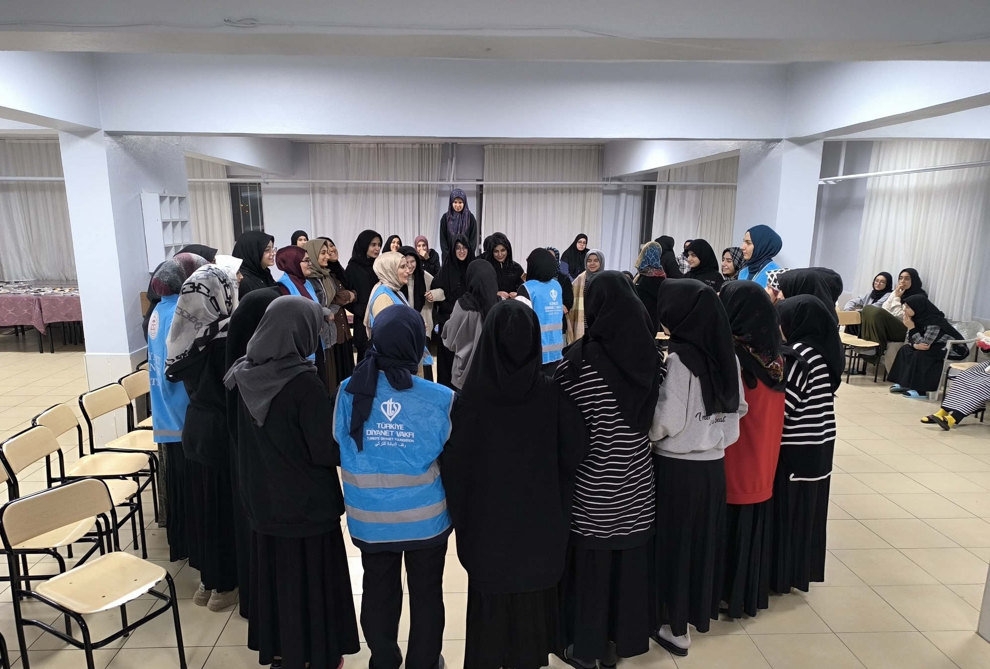 TDV ve Diyanet Gençlik Kolları, Hafızlık öğrencilerini ziyaret etti