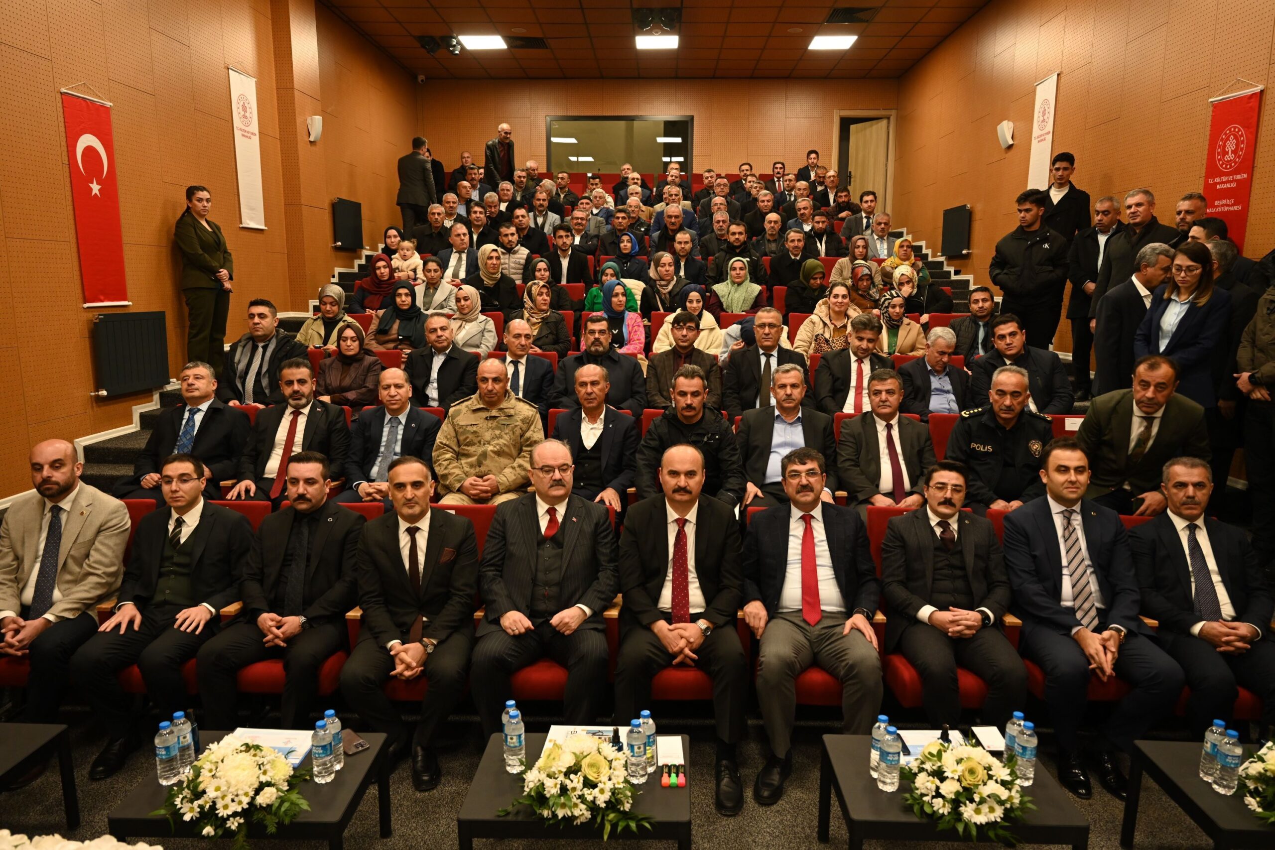 Beşiri Halk Kütüphanesi Hizmete Açıldı