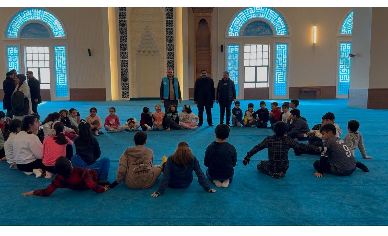 Atatürk İlkokulu Öğrencilerinden Necat Nasıroğlu Külliyesi ve Camii’ne ziyaret