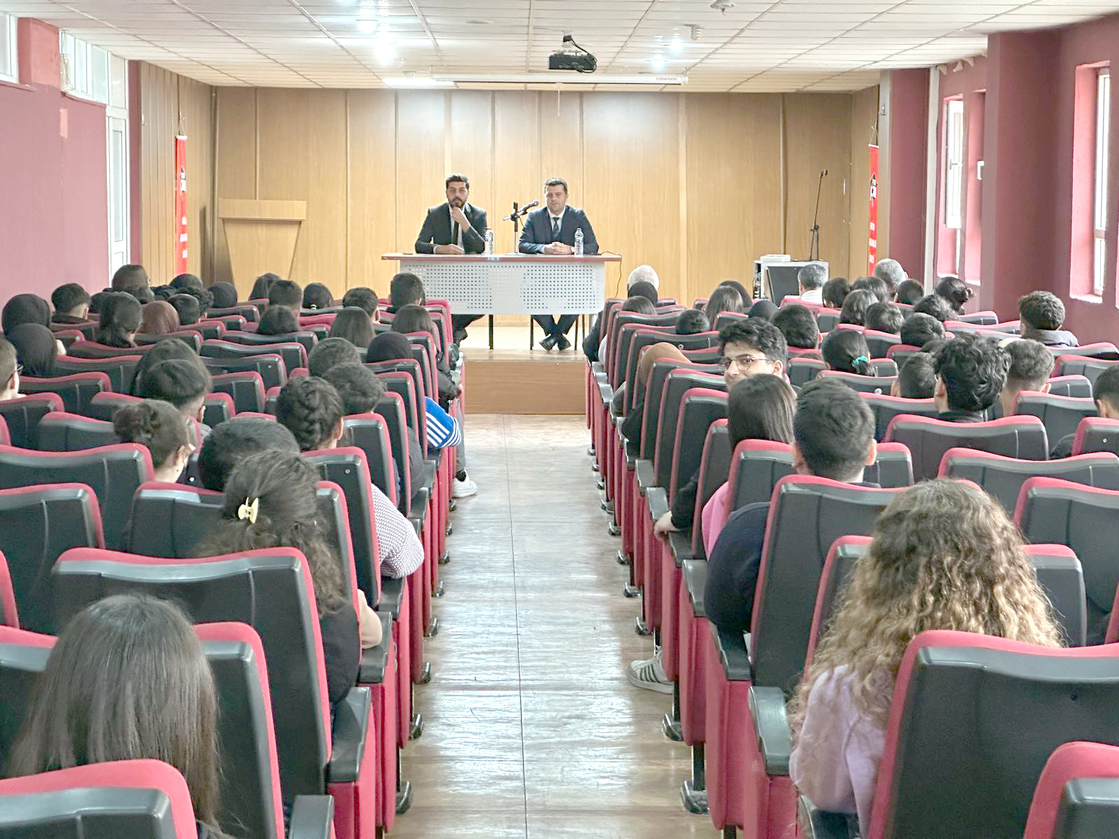 Fatih Anadolu Lisesi’nde Hukuk Semineri düzenlendi