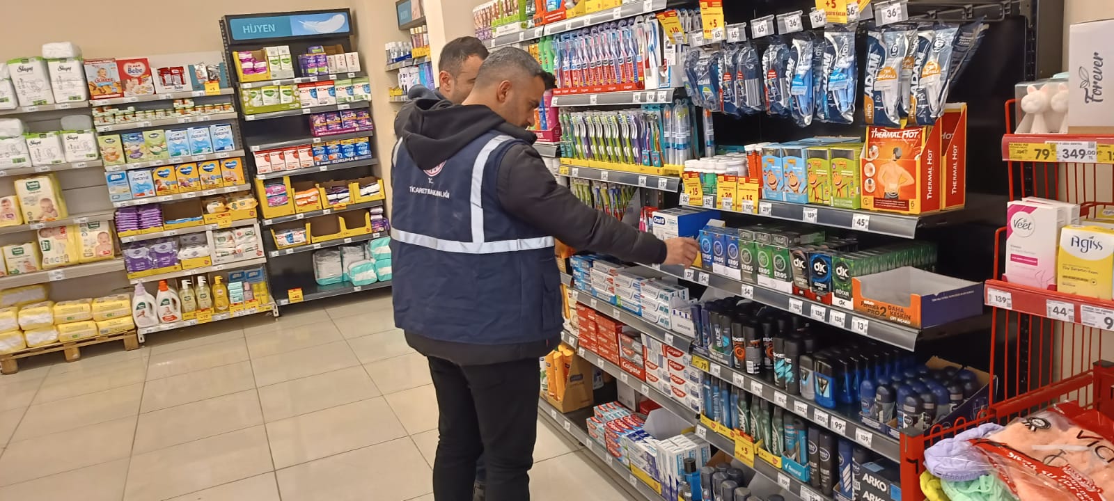 Beşiri’de fiyat etiketi denetimi yapıldı