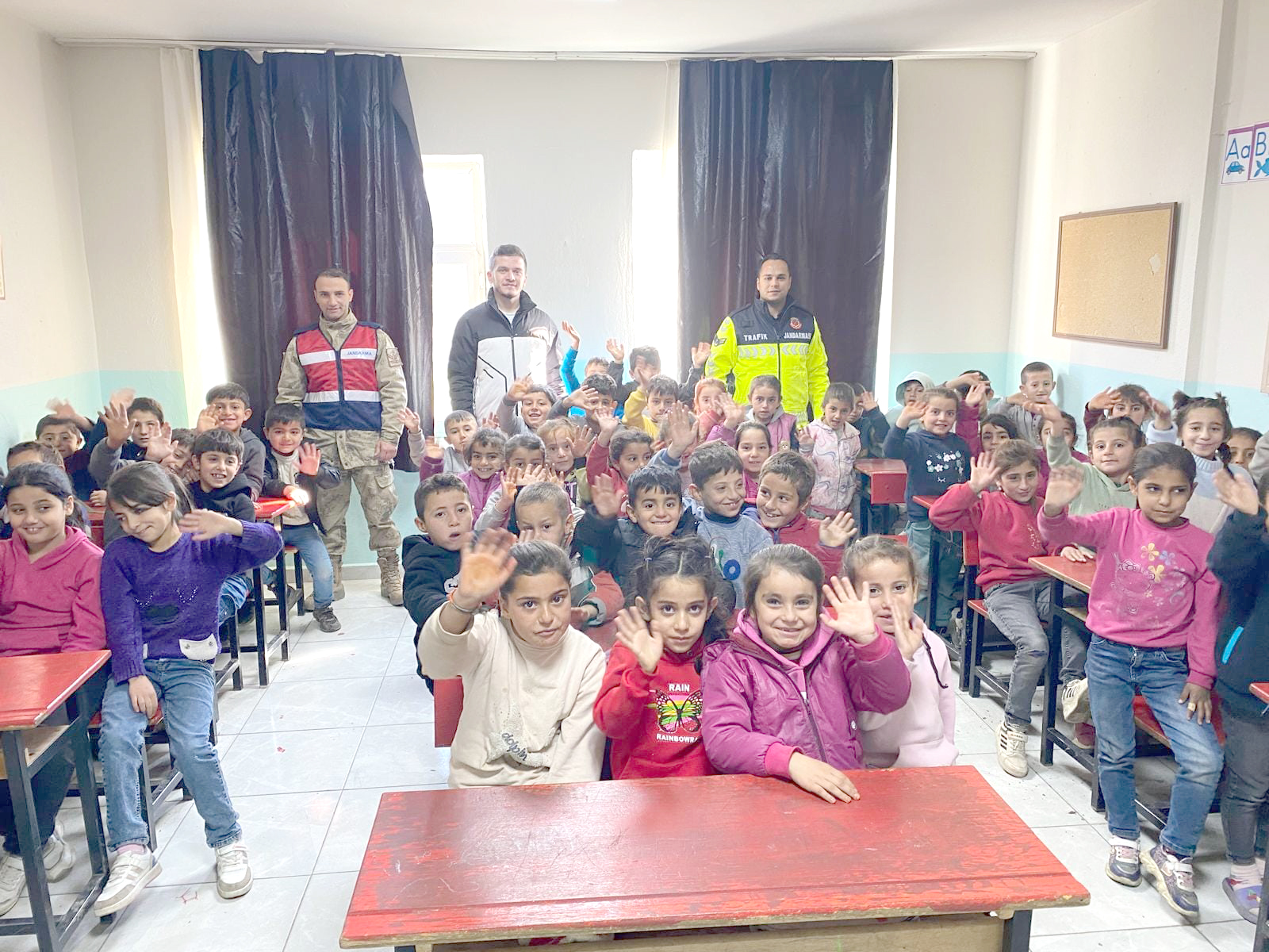 Jandarmadan Beşpınar ilk ve ortaokulu öğrencilerine özel etkinlik