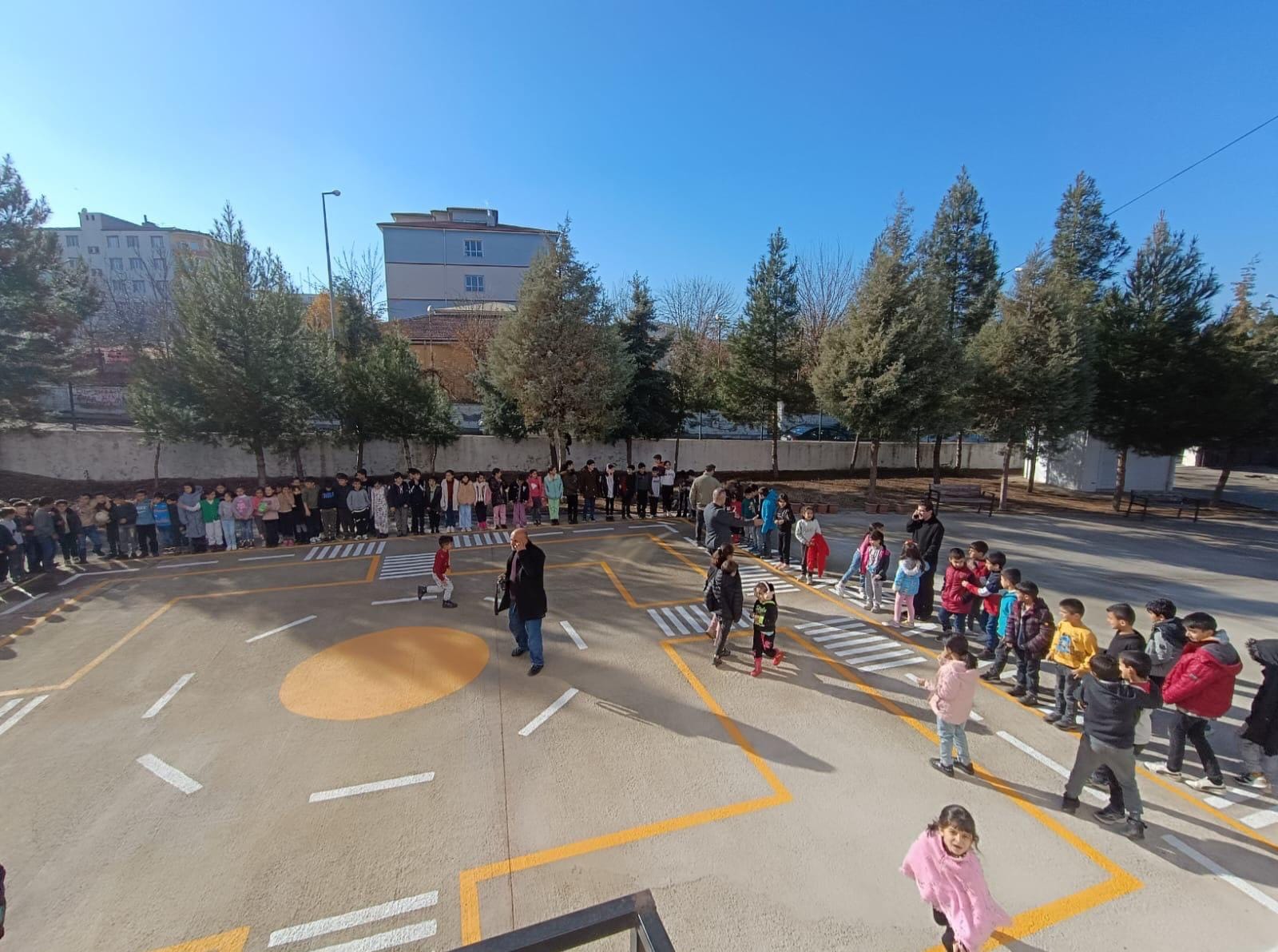 Beşiri’de Trafik Eğitim Parkurunda Uygulamalı eğitim verildi