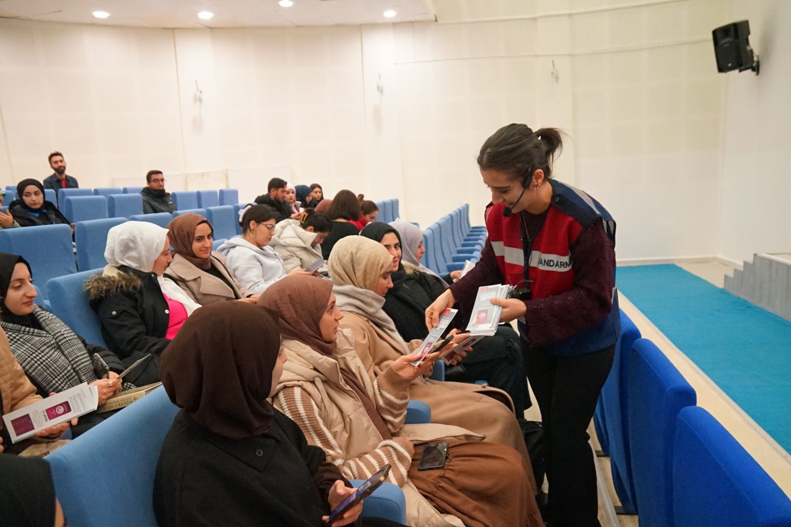 Trafik Güvenliği ile kadın ve çocuk suçlarıyla mücadele semineri verildi