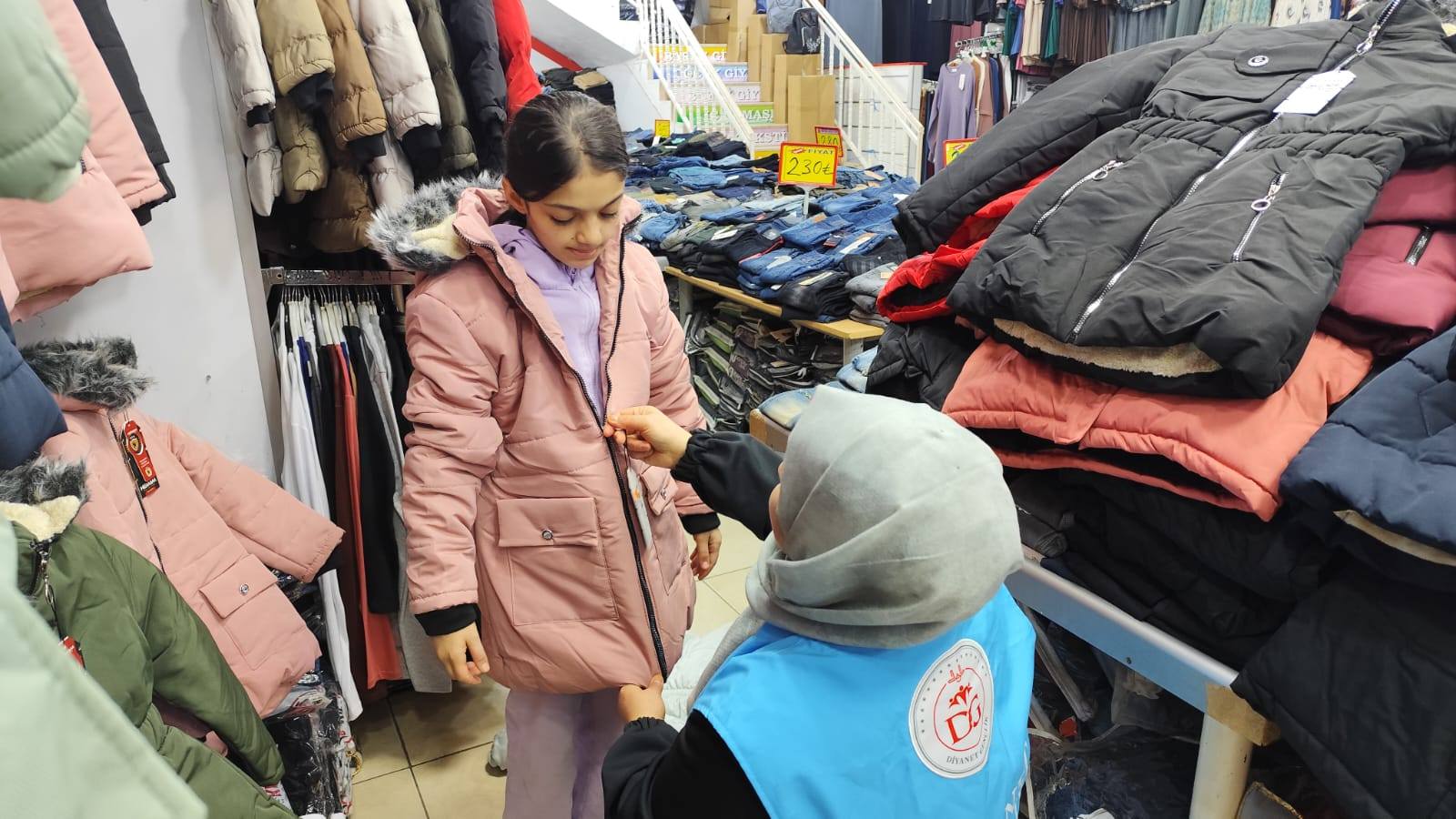 TDV’den yetim çocuklara kıyafet desteği