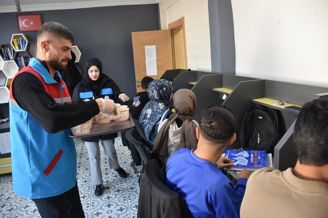 Sason’da sınava hazırlanan öğrencilere sıcak çorba desteği