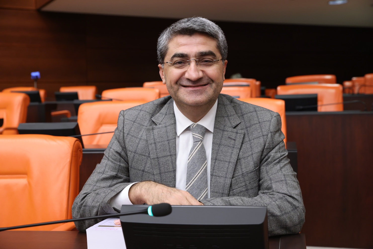 EKMEN, GÜNDÜZ KUŞAĞI YAYINLARINA TEPKİ GÖSTERDİ: HER GÜN MİLYONLARCA EVE KANALİZASYON AKITILIYOR!