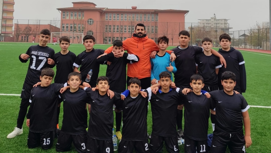 Farabi Ortaokulu Yıldız Erkekler Futbol takımından büyük başarı