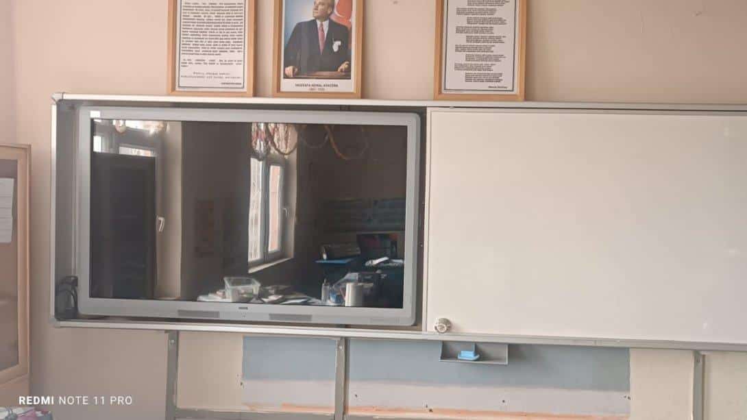 Gercüş’te tüm okullar akıllı tahtalarla donatıldı