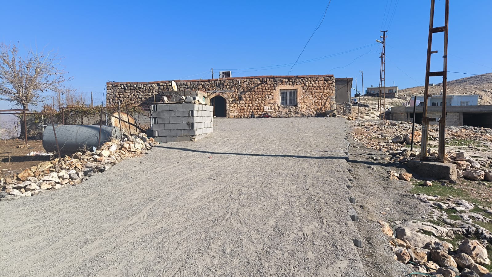 Hasankeyf’te kilitli parke taşı döşeme işlemi tamamlandı