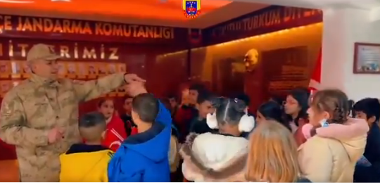 İlkokulu Öğrencilerinden İlçe Jandarma Komutanlığına ziyaret